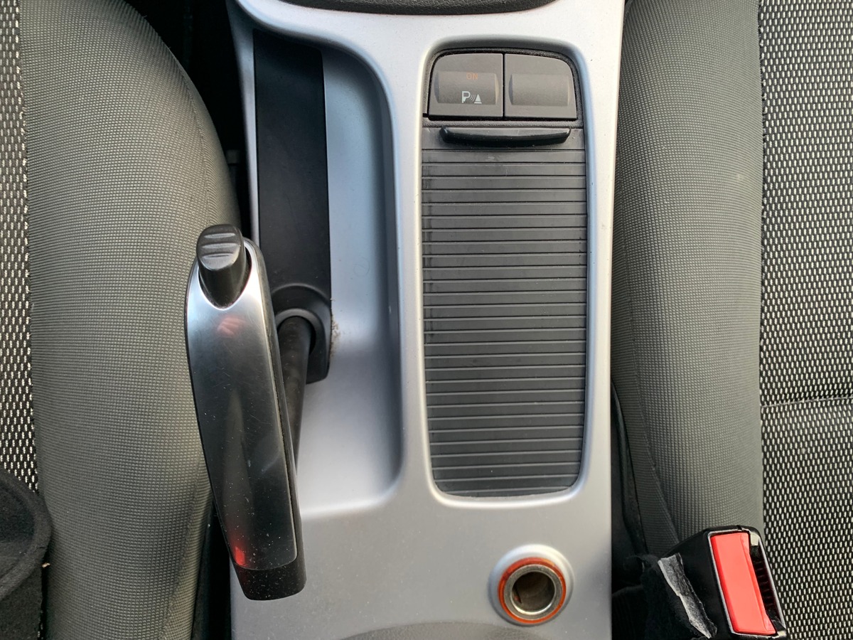 Ford Kuga 140 | TREND | Radar de stationnement avant arriére | Attelage | Climaisation | Jantes 17''