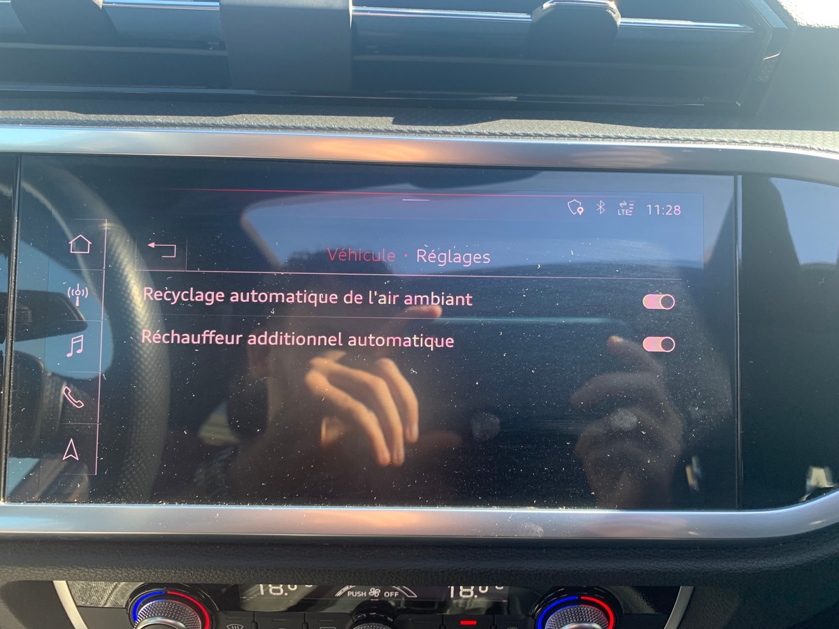 Audi Q3 150 ch | S line | Toit ouvrant | Caméra de recul | Apple car play | Attelage | Régulateur