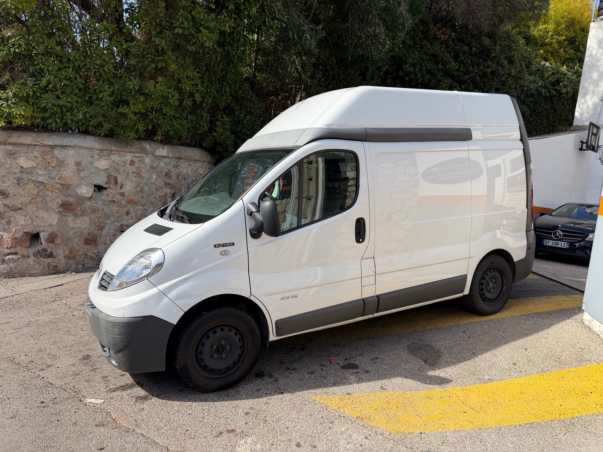 RENAULT Trafic 2.0 dCi 115 CV Fourgon Phase 2 L1H1 / Clim / Radar