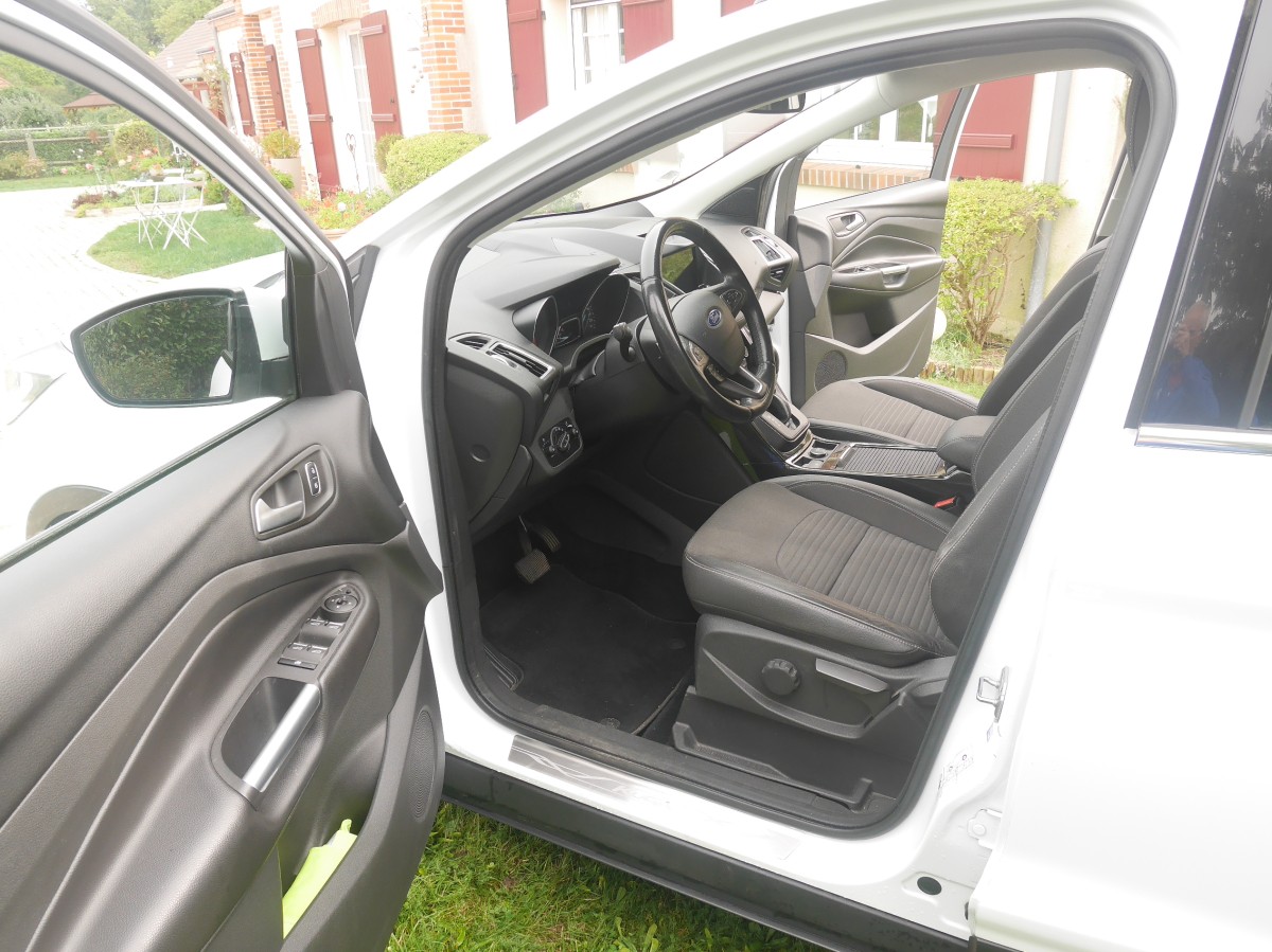 Ford Kuga 1,5l TDCI 120 ch | TITANIUM POWERSHIFT