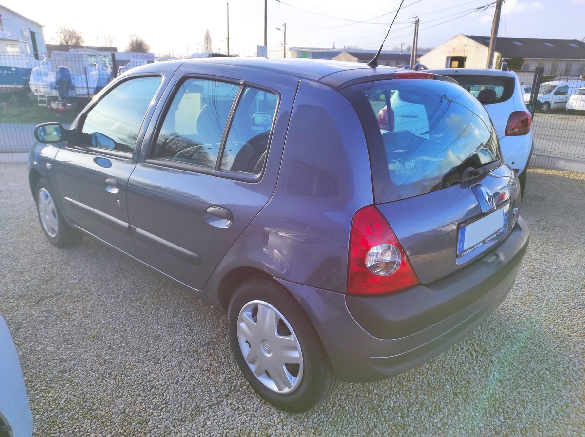 RENAULT Clio II 1.2i 16v 75 Campus