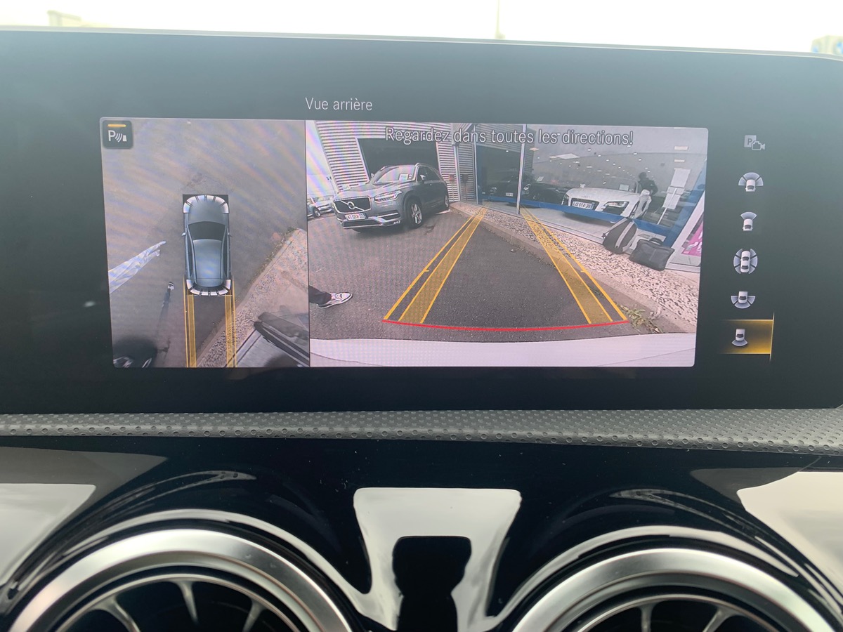 Mercedes-Benz Classe A 225 ch | AMG LINE | Toit ouvrant panoramique | Eclairage d'Ambiance | 4 MATIC