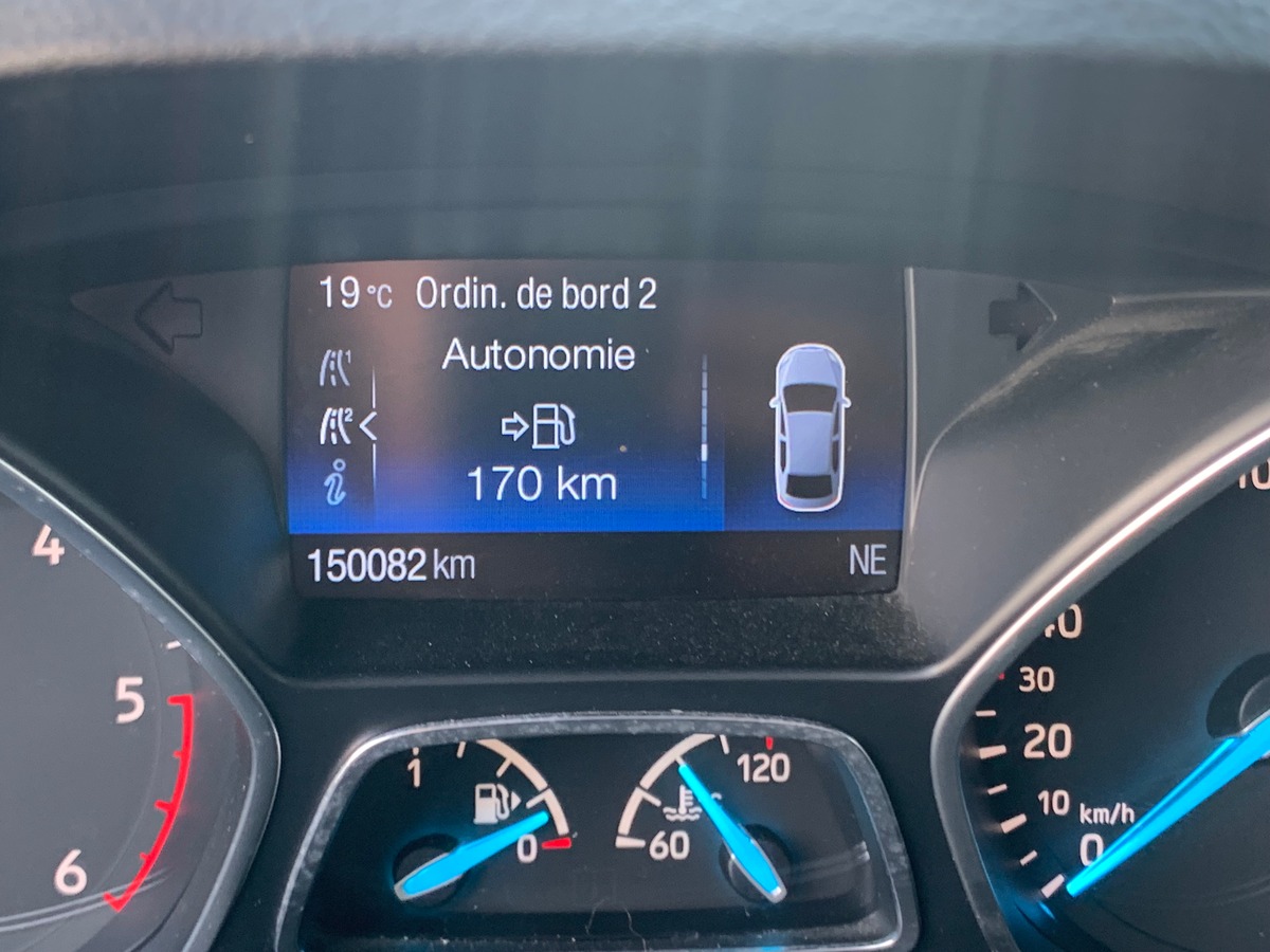 Ford Kuga 120 chevaux | St-Line | Caméra de recul | Attelage | GPS | Coffre assisté électriquement