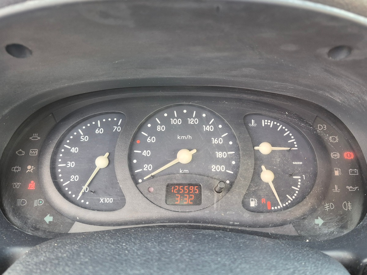 RENAULT Clio II 1.4 RTE 5 PORTES