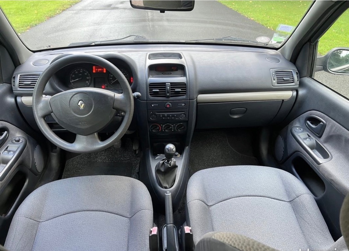 RENAULT Clio 1.2i 75 CV 16V EDITION EXTREME / FAIBLE KILOMETRAGE / PREMIERE MAIN/ DISTRIBUTION NEUVE