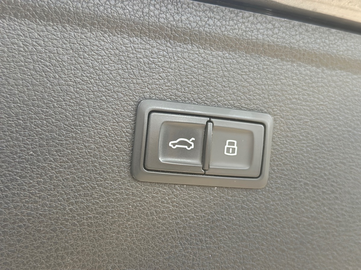 Audi Q5 40 TDI 190 cv S-Line Quattro S-Tronic7 - Attelage électrique - CarPlay