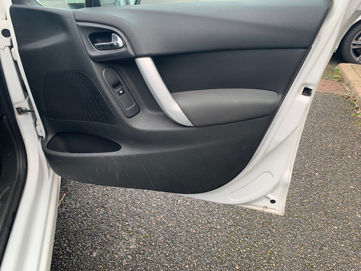 Citroën C3 68 ch | 2 Places | Régulateur de vitesse | Climatisation | Roue de secours homogène 15"