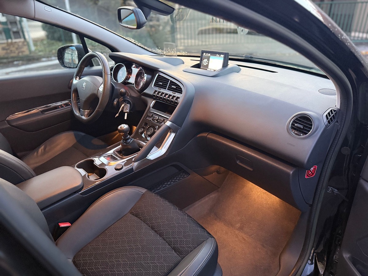 Peugeot 3008 1.6 HDI 115 CV 1er main allures en 4 Fois 