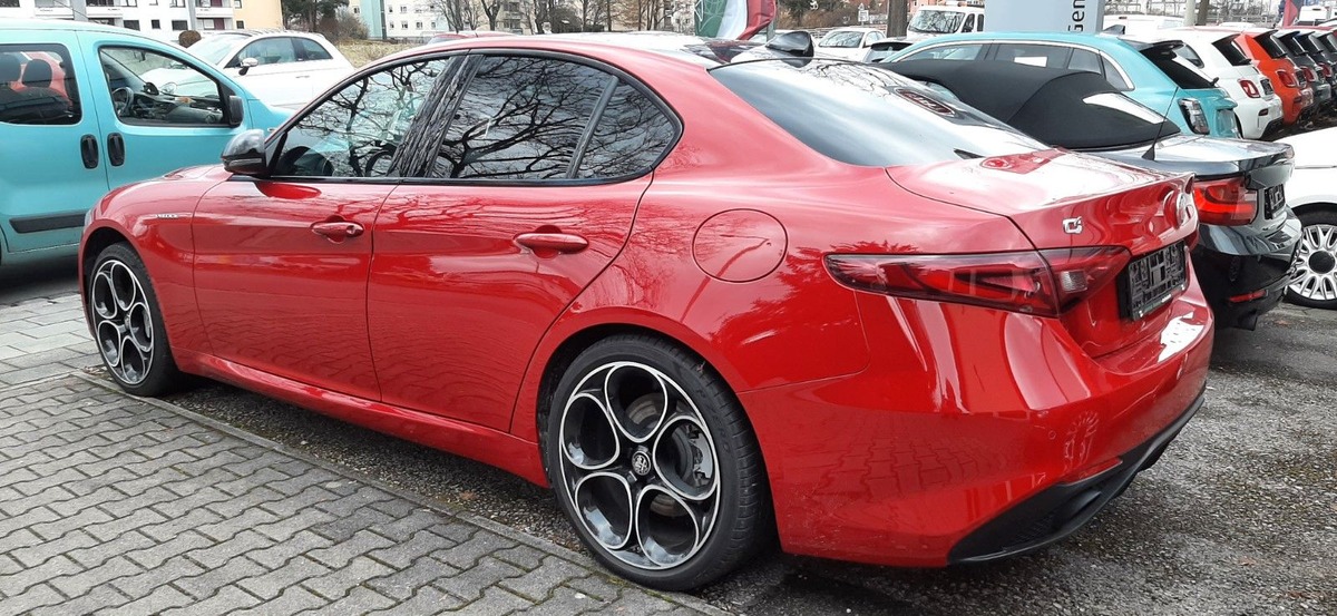 Alfa Romeo Giulia 2.0 TB 280ch Veloce Q4 AT8 MY22 / toit ouvrant / Harman Kardon