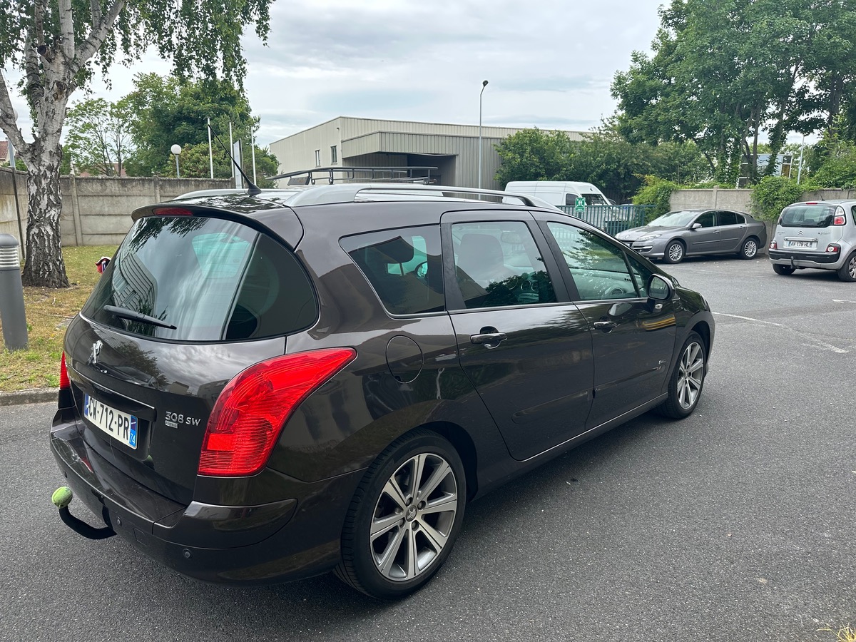 Peugeot 308 SW 1.6 e-HDI 112 CV 7 place spéciale family 4XCBLeu