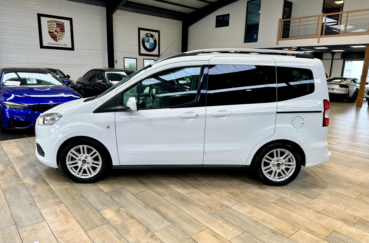 Ford Tourneo Courier (2) 1.5 TDCi 100 Titanium BVM6 + Attelage h