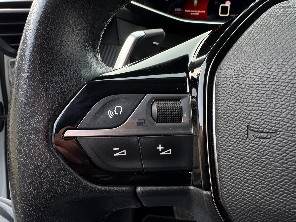 Peugeot 2008 BlueHDi 130 S&S EAT8 Allure