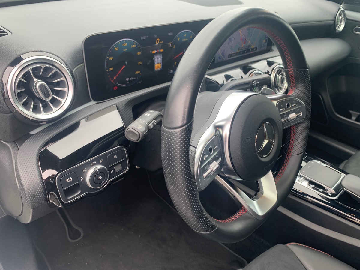 Mercedes-Benz Classe A 225 ch | AMG LINE | Toit ouvrant panoramique | Eclairage d'Ambiance | 4 MATIC