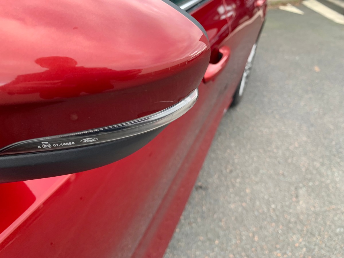 Ford FOCUS SW 120 ch | Vignale | Toit ouvrant panoramique | Apple car play Android auto | Attelage