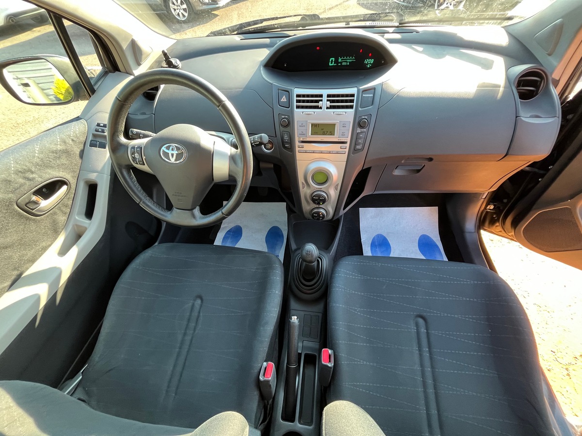 Toyota Yaris 2 1.3 VVTi 87 ch LUNA PACK