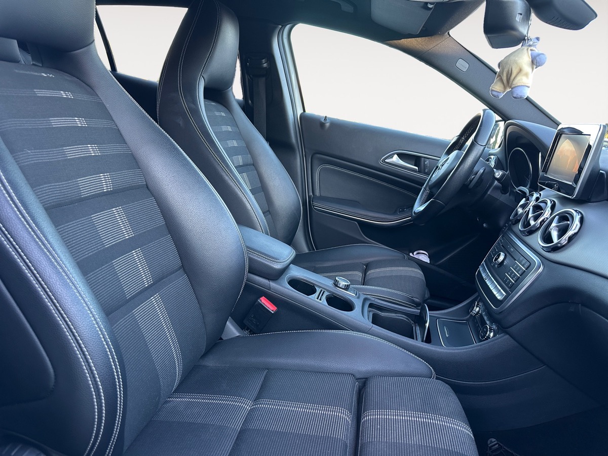 Mercedes-Benz GLA 200 DCT 4MATIC SENSATION