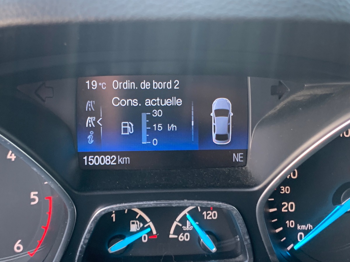 Ford Kuga 120 chevaux | St-Line | Caméra de recul | Attelage | GPS | Coffre assisté électriquement