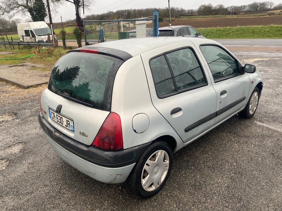 RENAULT Clio 1.4i 100cv extrême 
