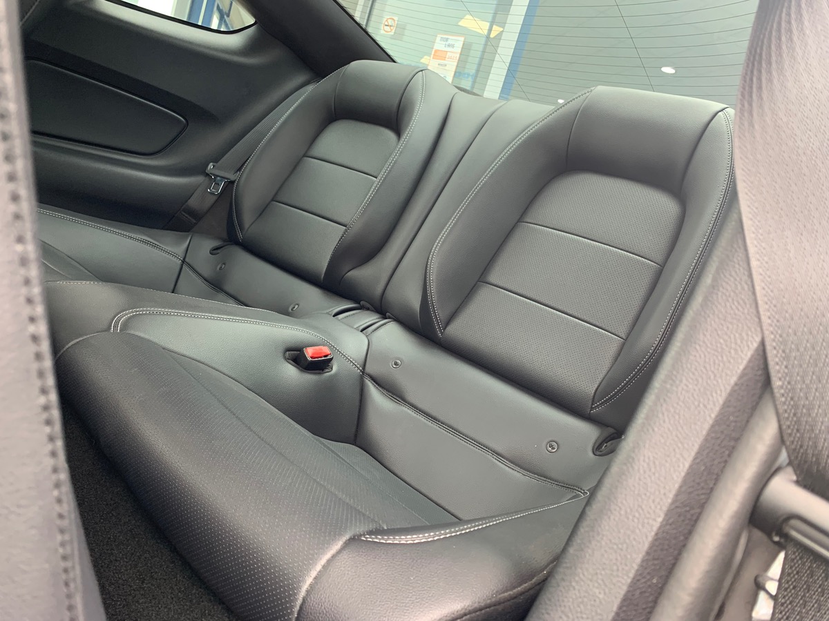 Ford Mustang FASTBACK V8 GT | Sellerie cuir | Sièges chauffants et climatisés | Housse de Protection