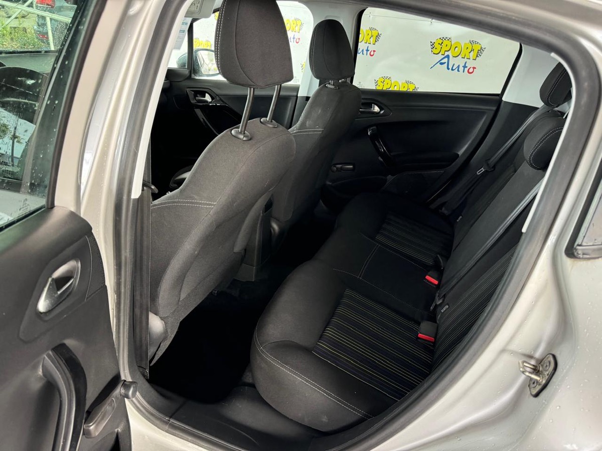 Peugeot 208 1.2 ESSENCE 42000KM 82CH  X SPORT AUTO X