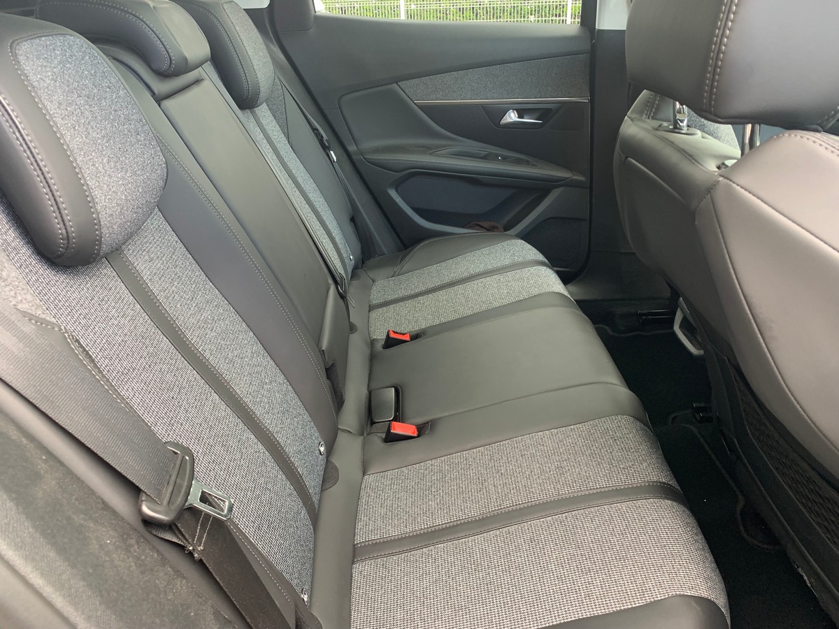 Peugeot 3008 130 ch | Allure | Toit ouvrant panoramique | Caméra recul | Attelage | Apple car play
