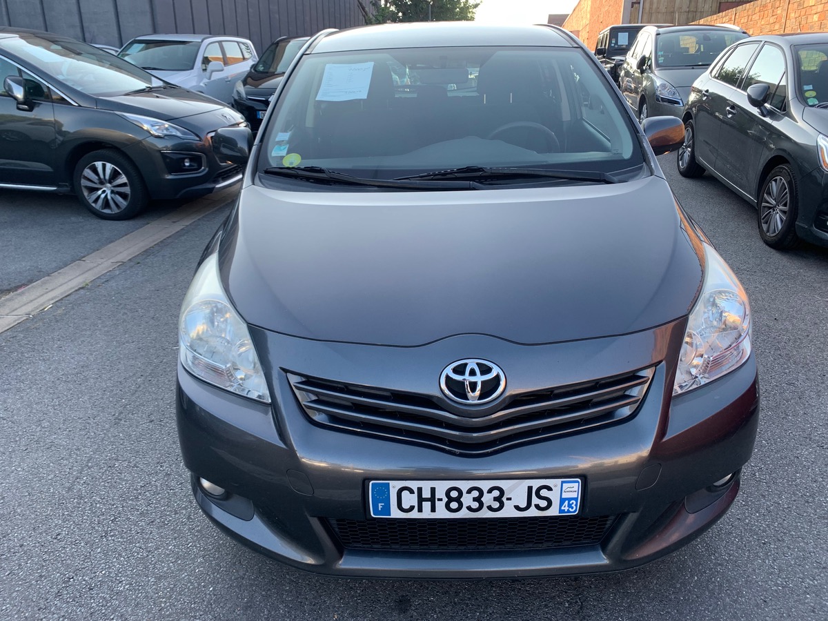 Toyota Verso 2.0 D-4D 126 CV 4XCARTE bleu