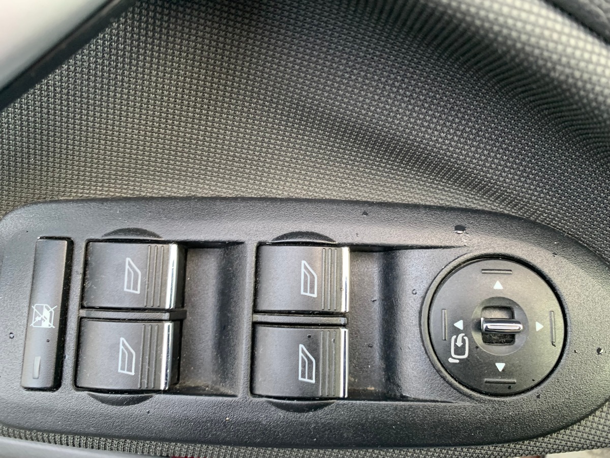 Ford Kuga 140 | TREND | Radar de stationnement avant arriére | Attelage | Climaisation | Jantes 17''