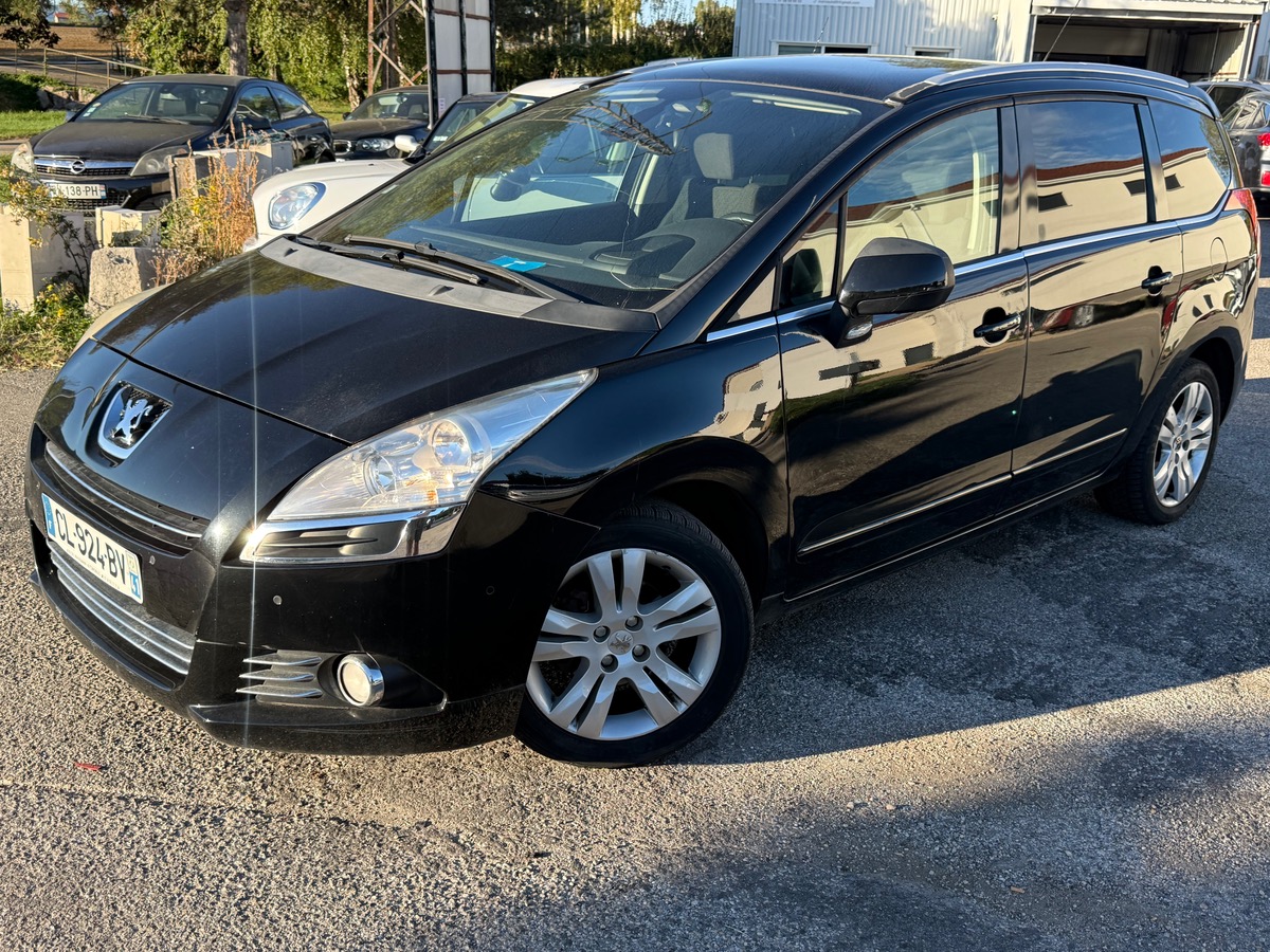 Peugeot 5008 1.6 HDI 112 CH / FÉLINE / TOIT PANORAMIQUE / GPS/BT
