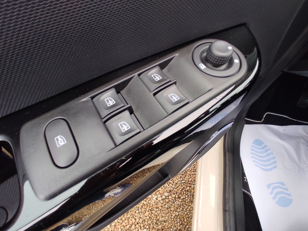 RENAULT Captur 0.9 TCe 90 Intens