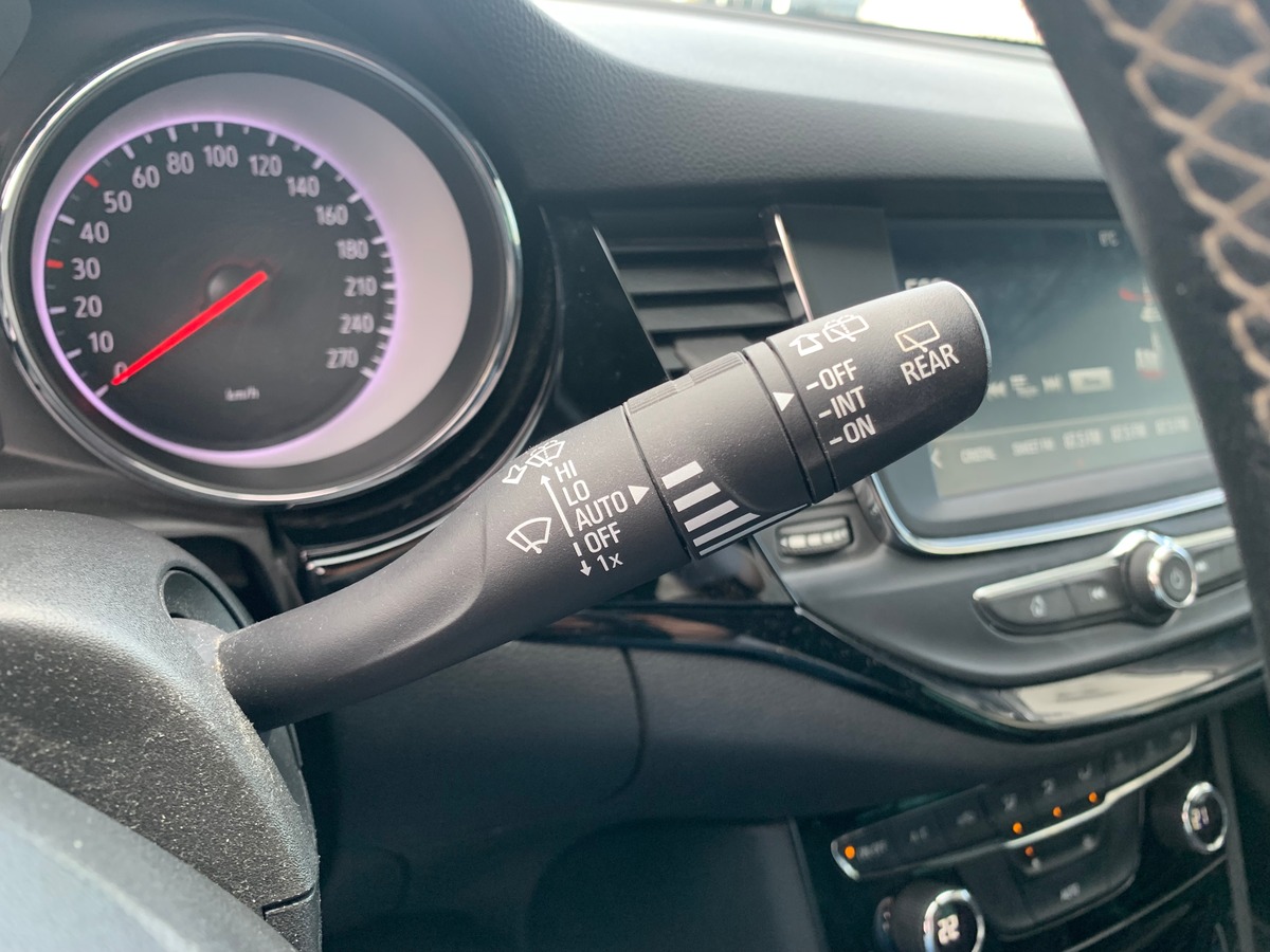 Opel Astra 105 ch | Black Edition | Caméra recul | Régulateur vitesse | Radar de stationnement avant