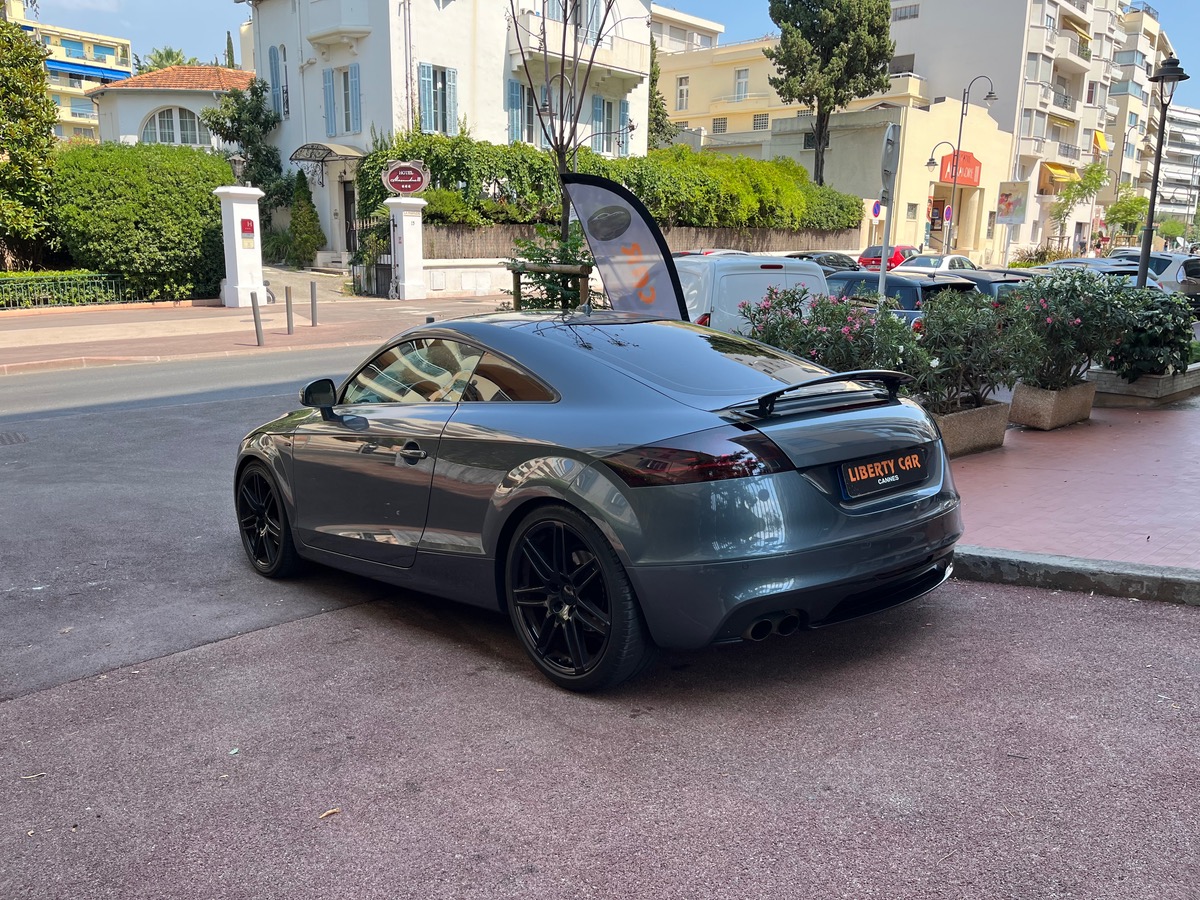 Audi TT 2.0 TFSI 200 cv / S line/  GPS / Jantes noires / Feux teintés  / intérieur cuir