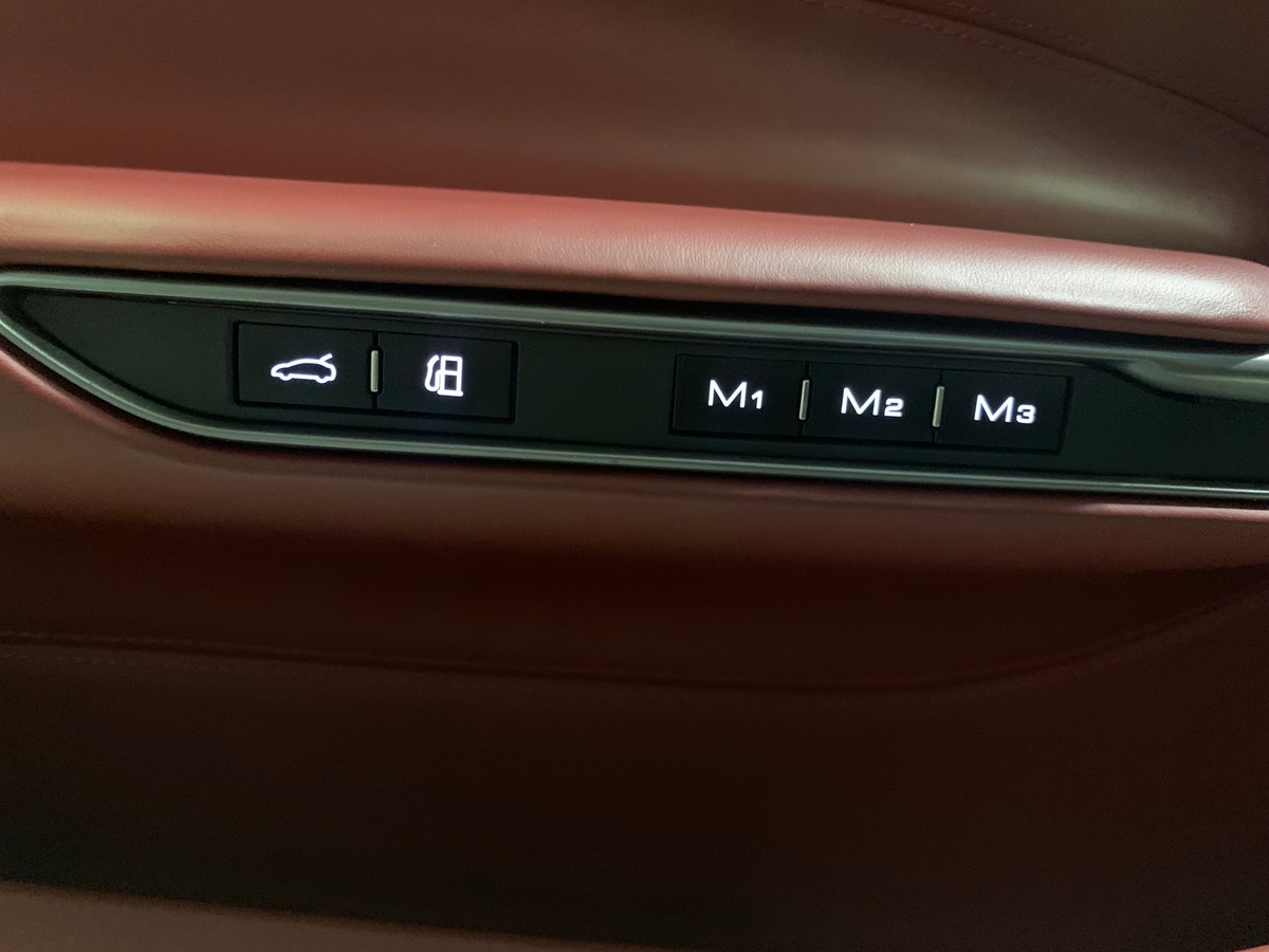 Ferrari GTC4LUSSO T 610 ch | V8 3.9 | Dernière révision constructeur à 22209 kms en 02/2025