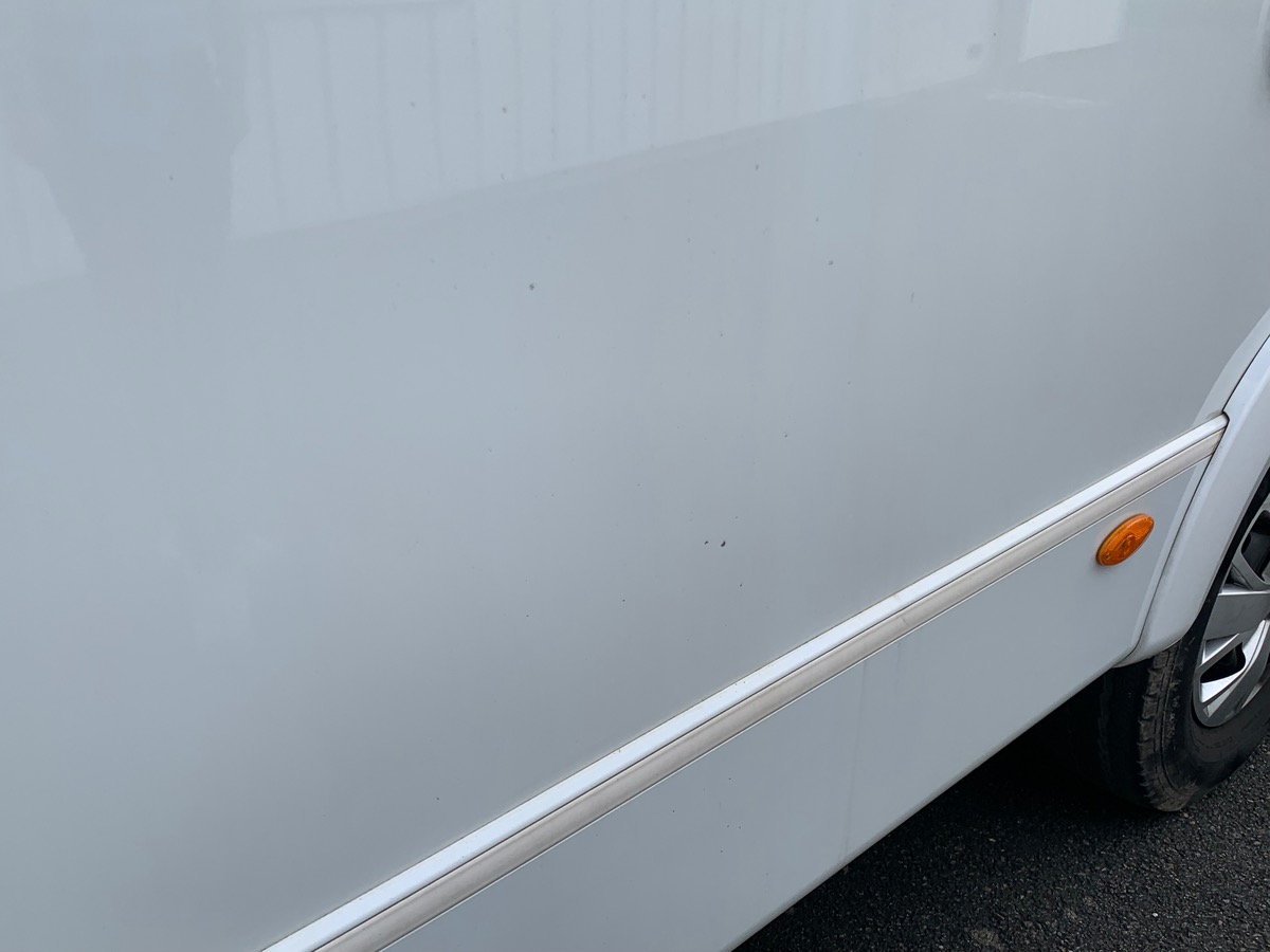 Capron A 140 ch | CAMERA DE RECUL |  LITS SUPPERPOSES | STORE EXTERIEUR | Climatisation manuelle