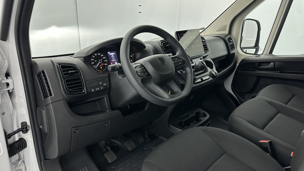 Peugeot Boxer L2H2 3.3 2.2 BlueHDi 140 chevaux | 26100 euros HT | Aide au stationnement arrière