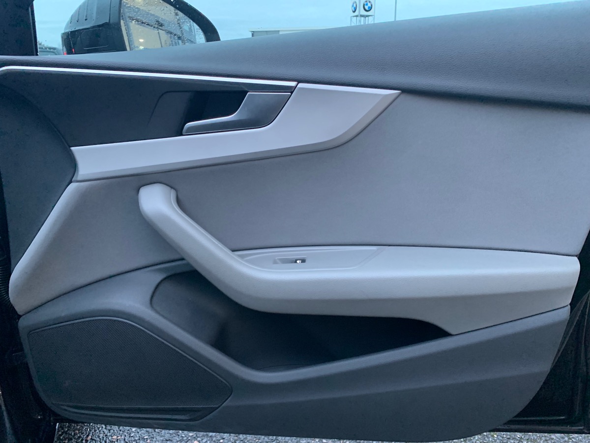 Audi A4 Avant 150 ch | Caméra 360° | Virtual cockpit |  Attelage amovible | Sièges chauffants