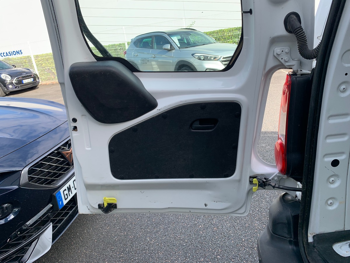 Peugeot Partner 100 ch | 5 Places | GPS | Climatisation | Attelage | Roue secours | Apple car play