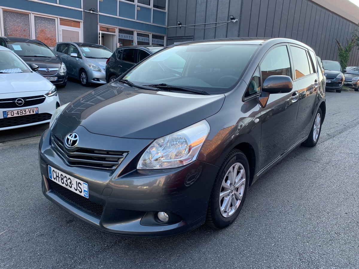 Toyota Verso 2.0 D-4D 126 CV 4XCARTE bleu