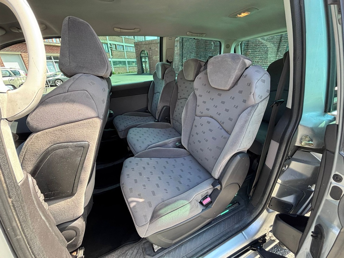 Peugeot 807 7 places 2.0 HDi 110 Confort - Distribution neuve - Garantie
