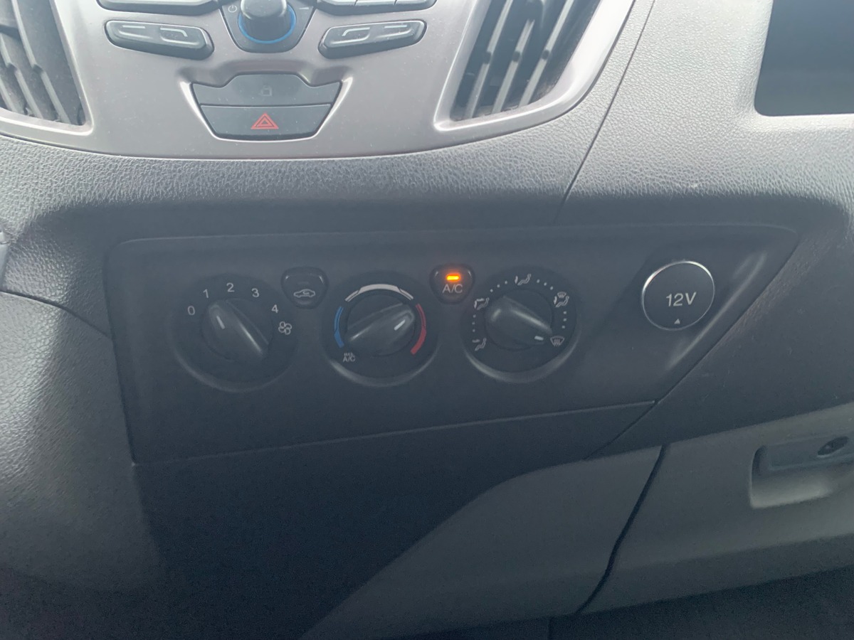 Ford TRANSIT CUSTOM 125 ch | Commandes du système audio au volant | Régulateur/limiteur de vitesse