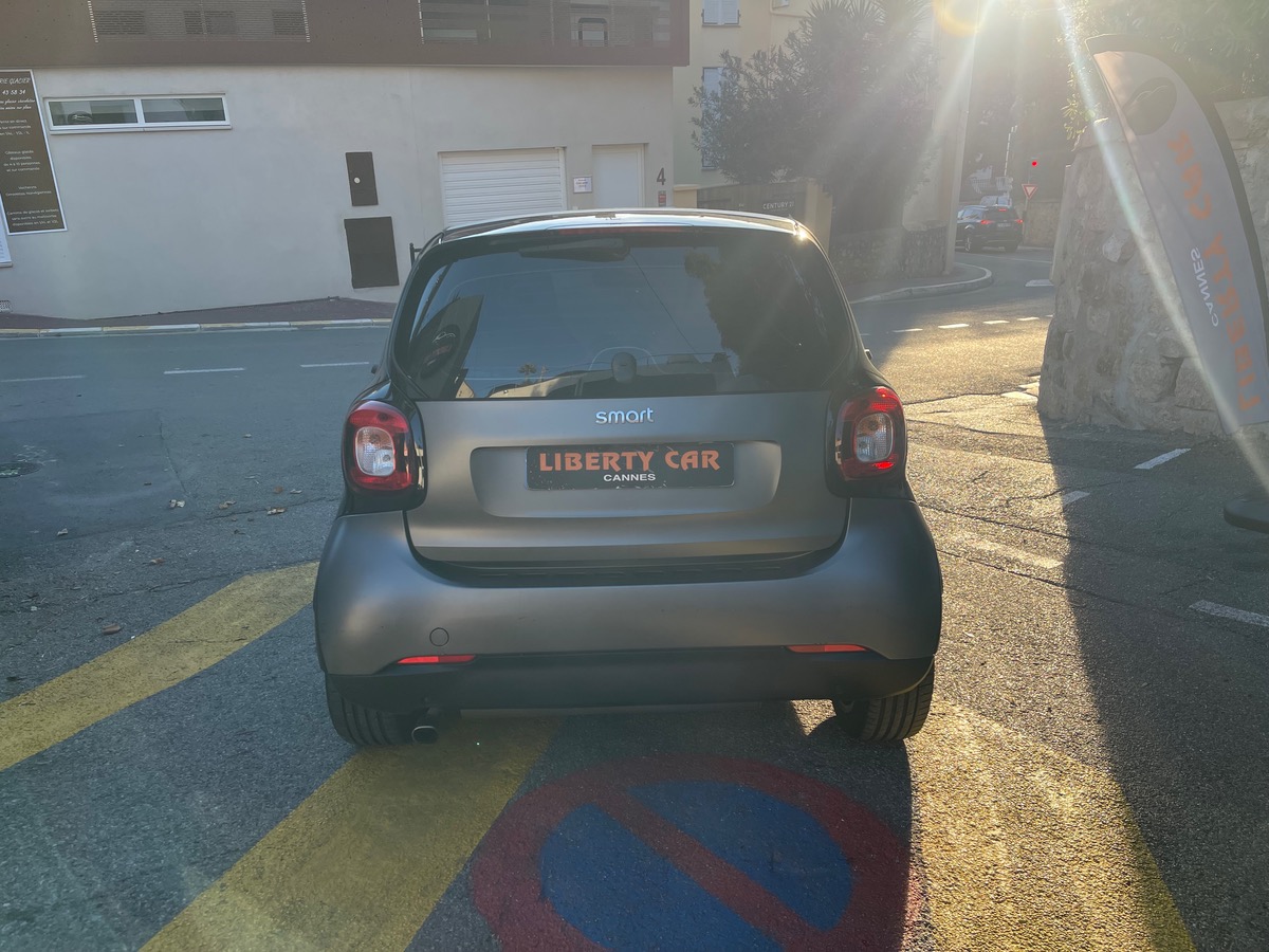 Smart FORTWO 90 CV / GPS / Caméra / Jantes Noires / Gris Mat