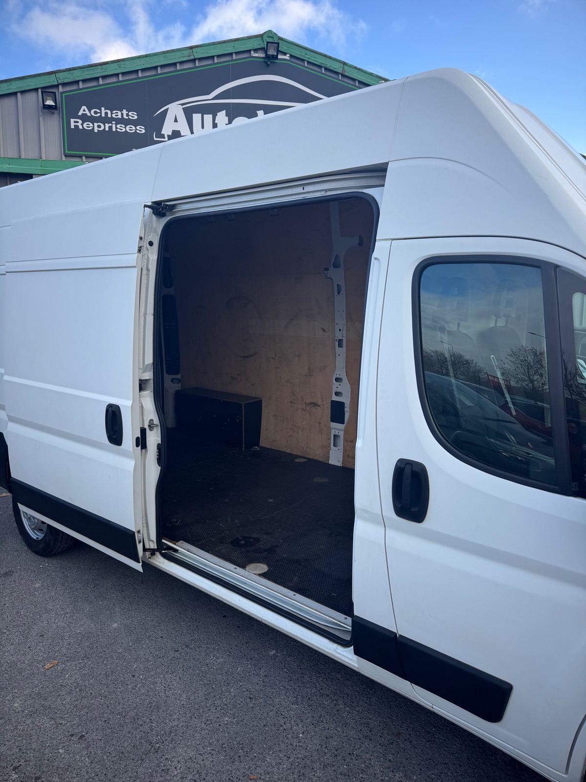 Peugeot Boxer L3H3 2.0 BHDI 130CH PREMIUM PACK + ATTELAGE / PRIX TTC / 12500€ HT