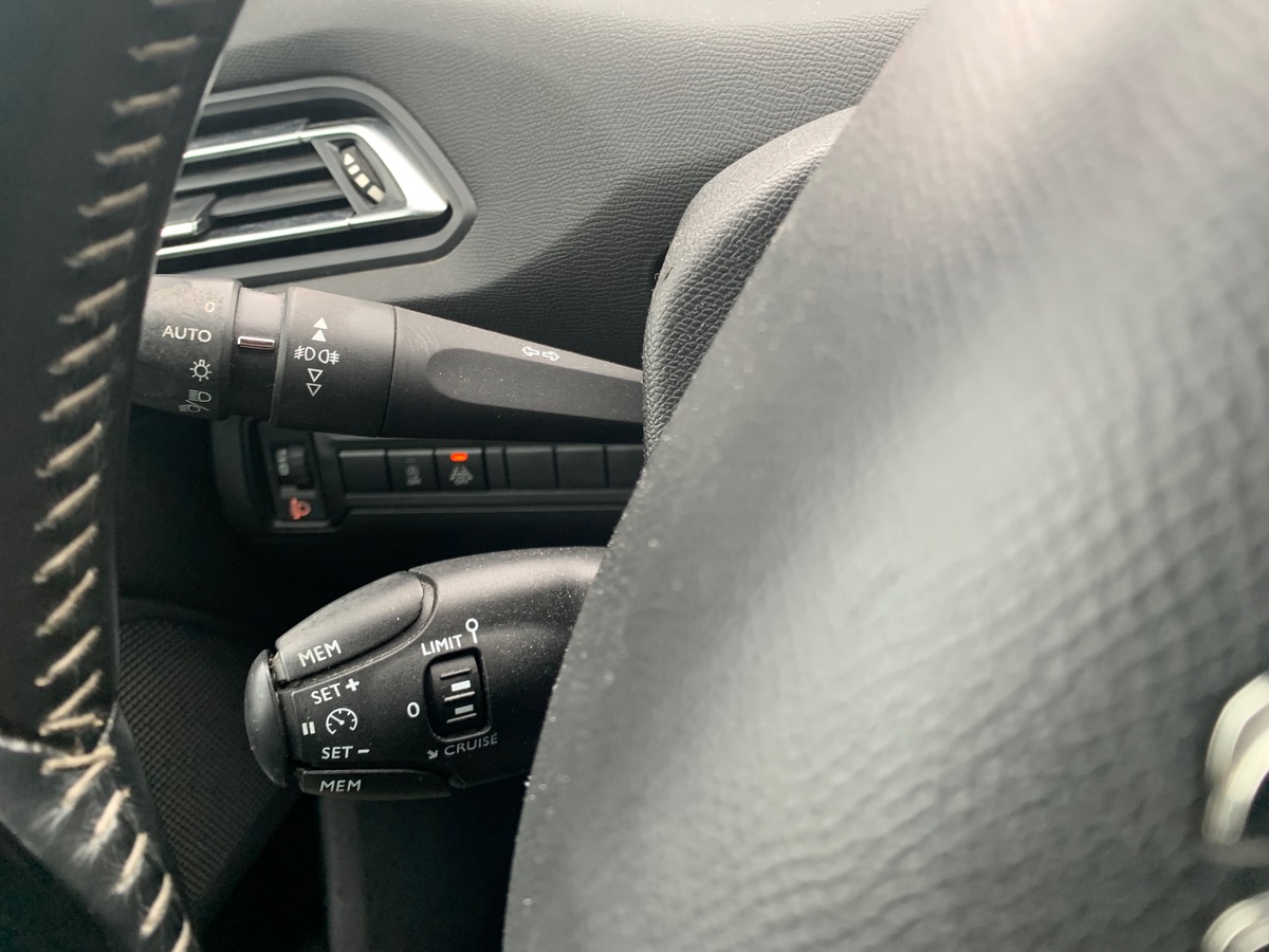 Peugeot 308 SW 130 ch | Allure | Régulateur vitesse | Mirror Screen | Attelage | Radars stationnement