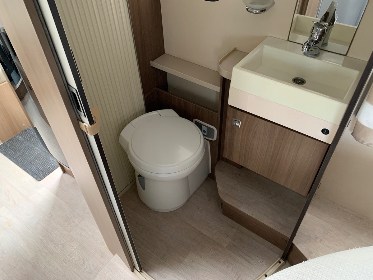 Ford Challenger 155 ch | 2,2 litres | GENESIS 288 EB Profilé | 3 Couchages | Caméra de recul