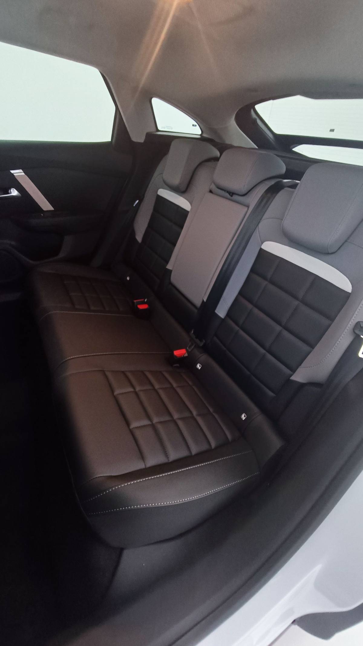 Citroën C4 145 ch | 1.2 Hybride | Max e-DCS6 | Ecran central 10" tactile | PLUSIEURS COLORIS
