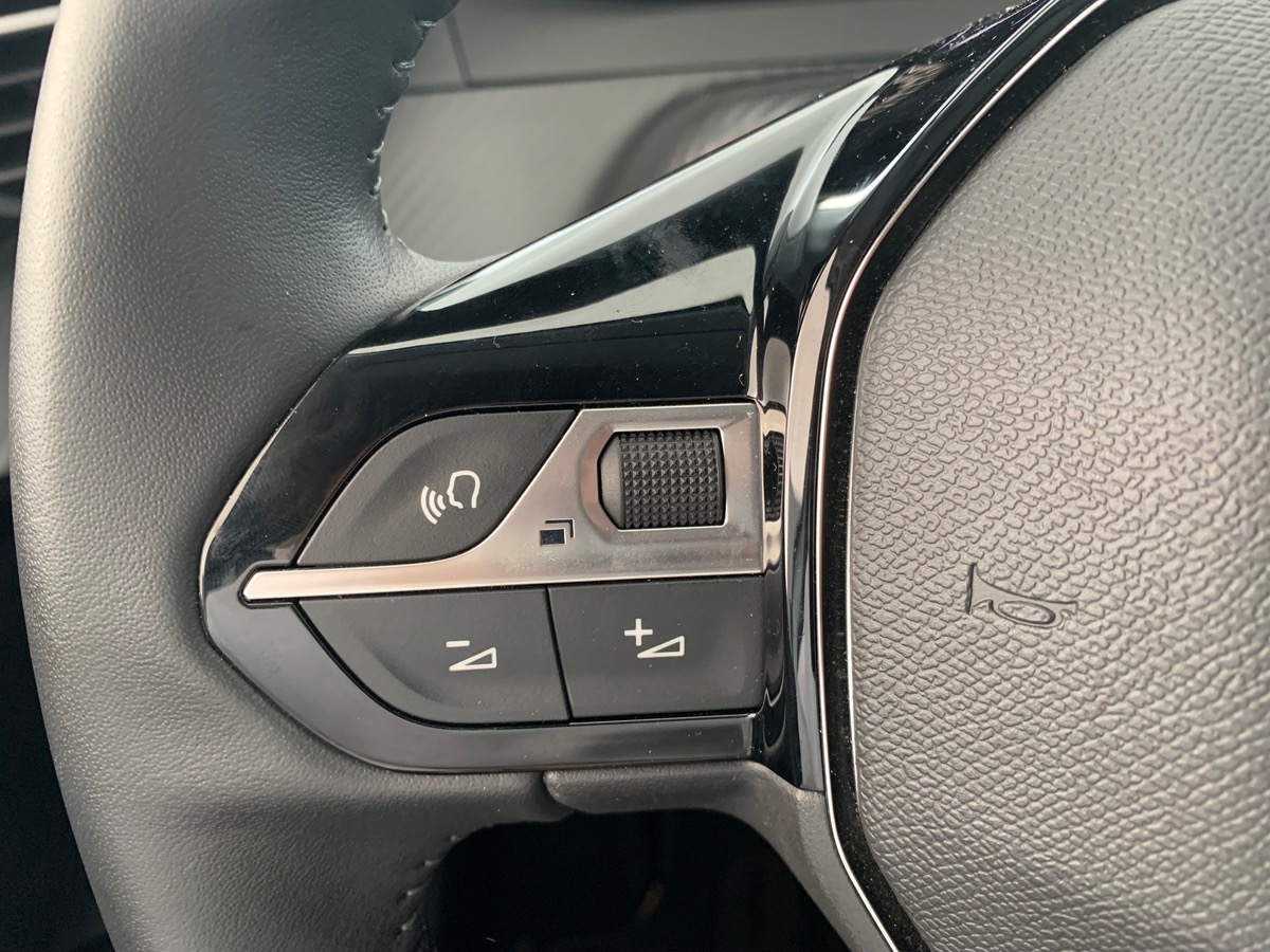 Peugeot 208 100 ch | Active | Aide stationnement arrière | Sièges avant chauffants | Écran tactile