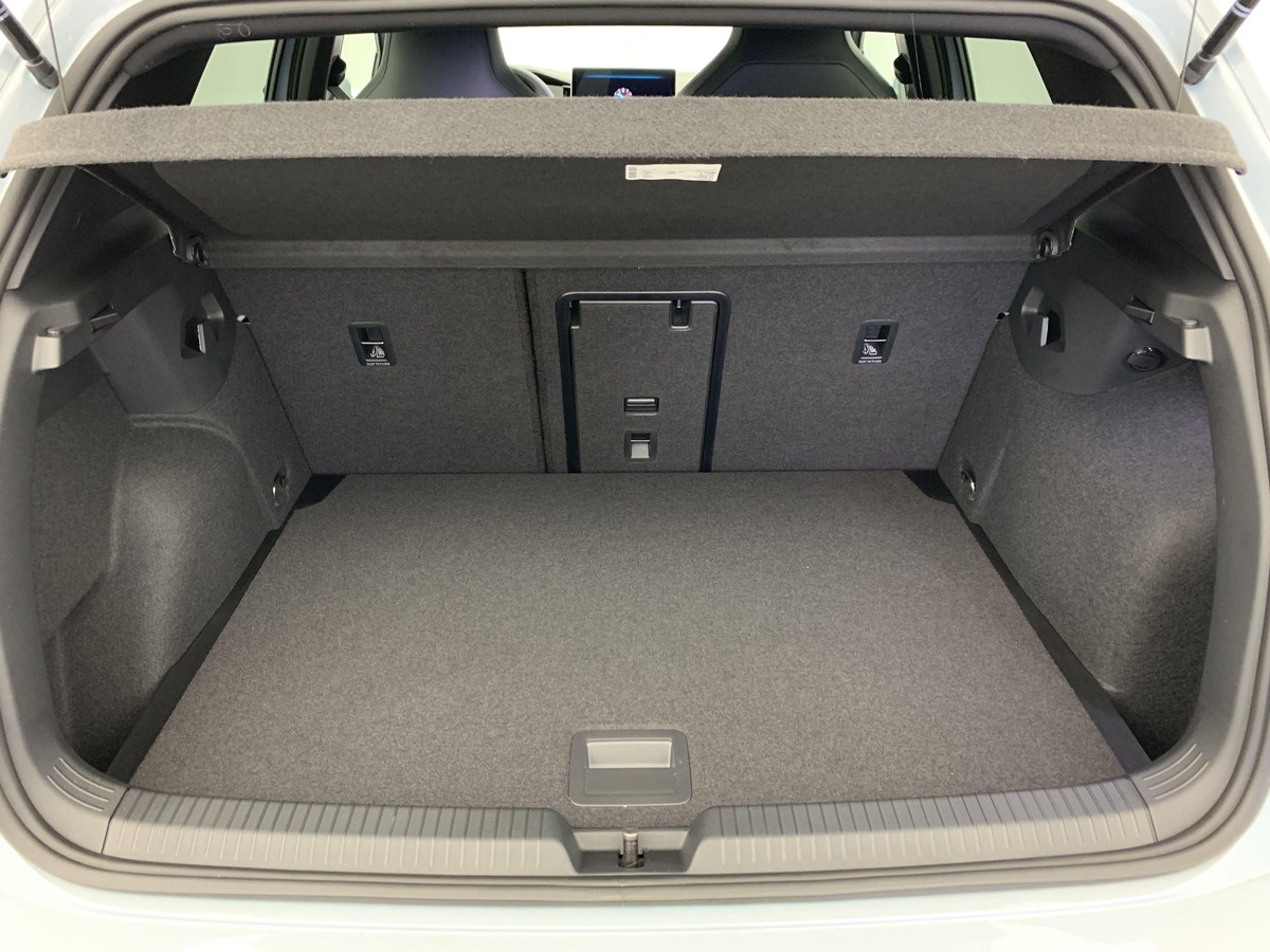 Volkswagen Golf 8  150 ch DSG7 2.0 TDI R-LINE