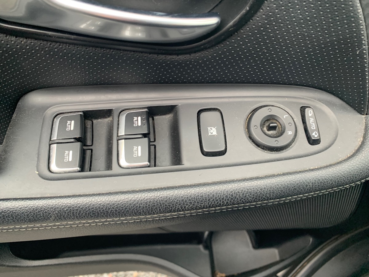 Kia Carens 141 ch | PREMIUM | 7 Places | Phase 2 | Attelage| Toit ouvrant | Caméra de recul | Jantes