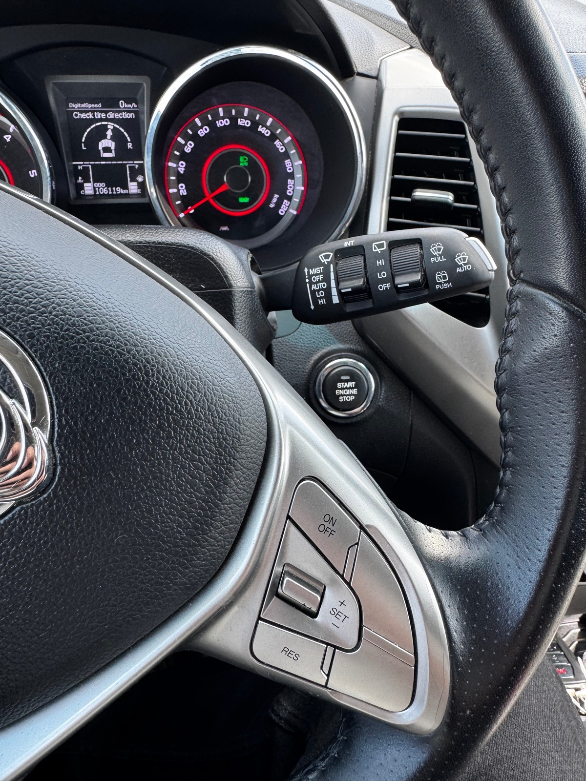 Ssangyong Tivoli 160 E-XDI 115 CV 2WD URBAN +   /  CAMÉRA  /  ACCES MAIN LIBRE  /  MOTEUR A CHAINE