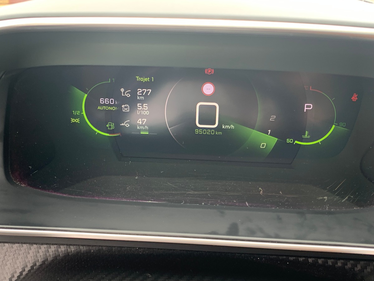 Peugeot 2008 130 chevaux | GT | Caméra de recul | Apple car Play | GPS | Palettes au volant