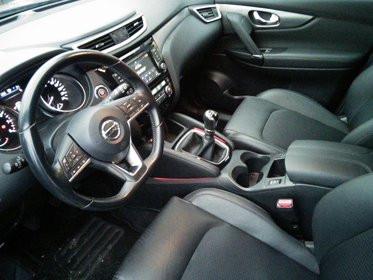 Nissan Qashqai 1.3 DIG-T 140 TEKNA TOIT PANORAMIQUE
